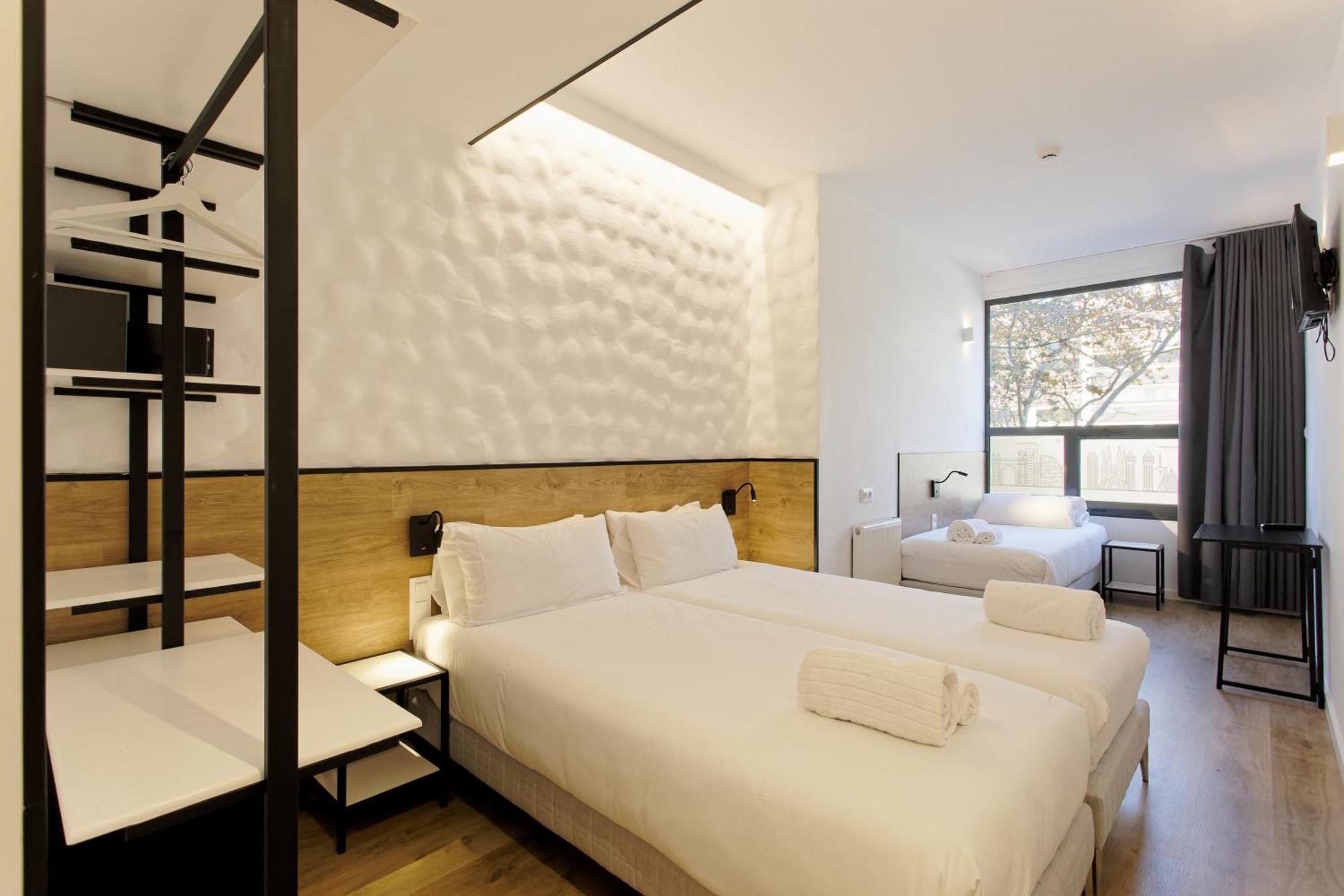 Standard Triple Room with City View,1528711687:JPEG