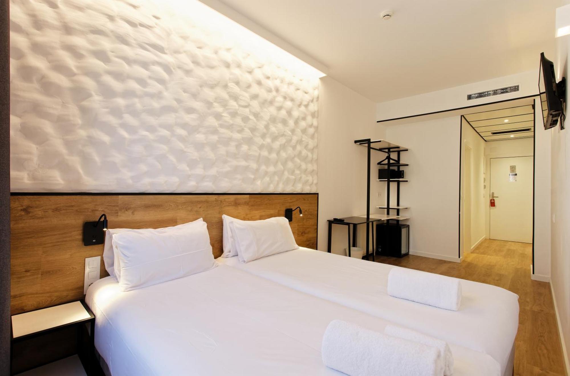 Twin Room with View,1531145914:JPEG